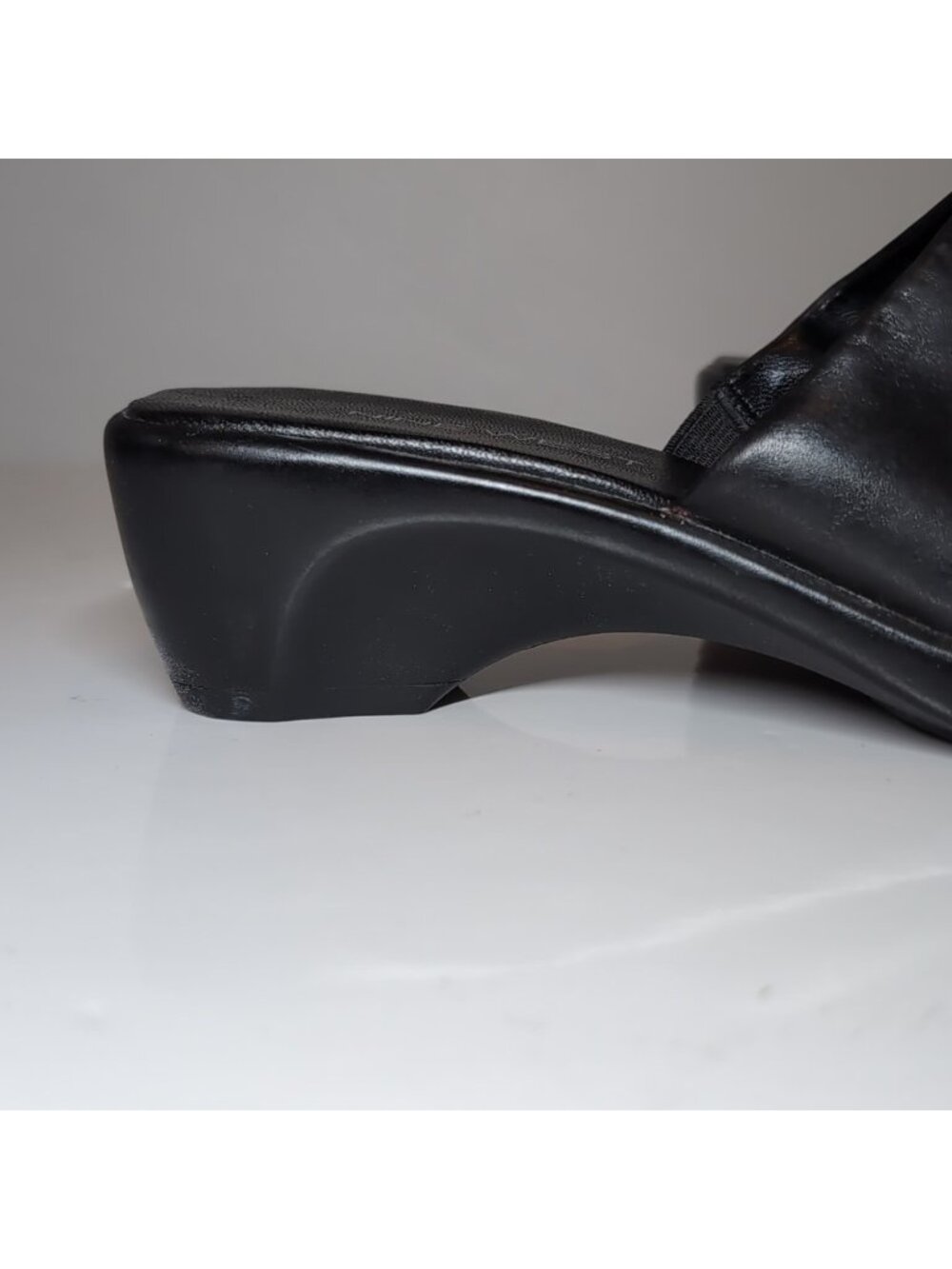 💠Nine West Grimace Black Leather Low Wedge Slide Sandals Womens Size 6 - Picture 5 of 11